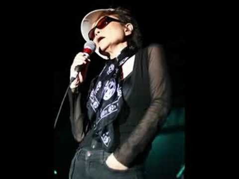 Yoko Ono » Yoko Ono with Peaches: "Kiss Kiss Kiss" (2007)