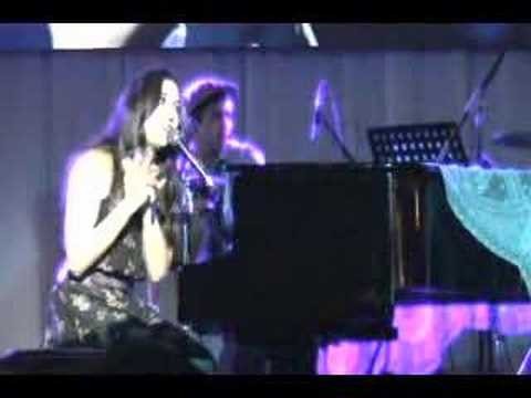 Vanessa Carlton » Vanessa Carlton - Pretty Baby (Live in ATC Manila)