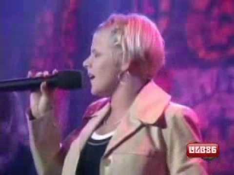 Robyn » Robyn - Show Me Love (Live)
