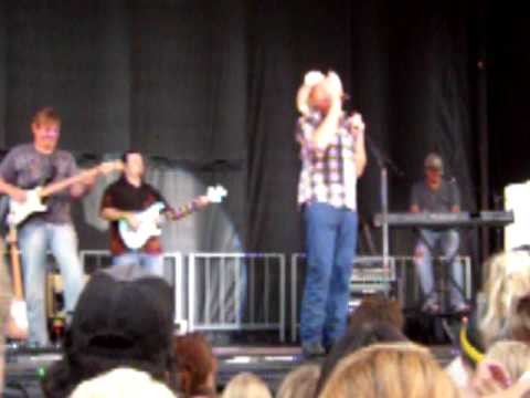 Tracy Lawrence » Tracy Lawrence - Alibis & Texas Tornado.AVI