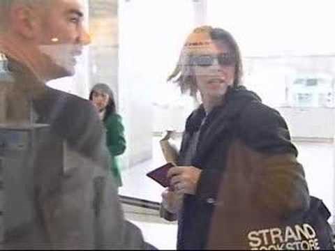 David Bowie » David Bowie Paris Arrival 1999
