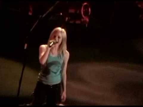 Avril Lavigne » Avril Lavigne - 06 Anything But Ordinary Live
