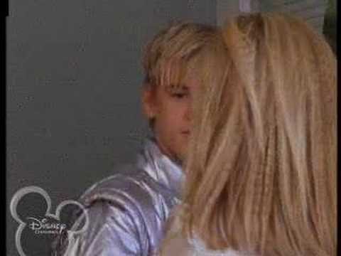 Aaron Carter » Lizzie Mcguire - Aaron Carter & Hilary Duff kiss