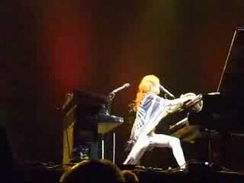 Tori Amos » Tori Amos - Suede (Dranouter Festival 2008)