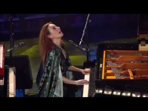 Tori Amos » Tori Amos - Cornflake Girl (LIVE)