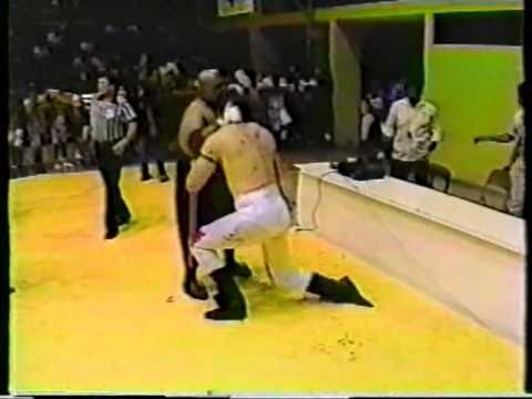 Abdullah » WWC: Abdullah The Butcher vs. Giant Warrior