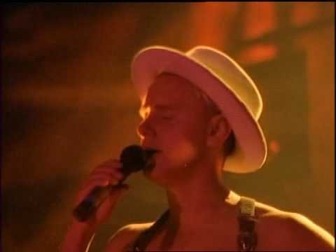 Depeche Mode » Depeche Mode-Somebody(Live on Rose Bowl).flv