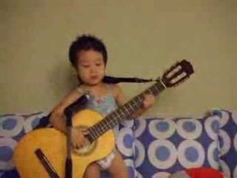 Beatles » 3 Year Old Aisan Baby Sings "Hey Jude" ( Beatles)