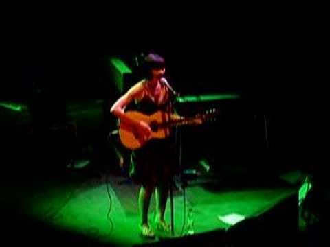 Bic Runga » "Sway" - Bic Runga, Live in London