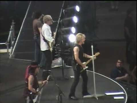 Bon Jovi » Bon Jovi - Rockin In The Free World (Live 2006)