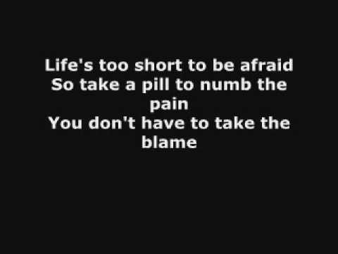 Robbie Williams » Strong- Robbie Williams (Lyrics)