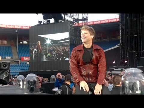 Bon Jovi » Bon Jovi - Bed of Roses live oslo 2011 (Close up)